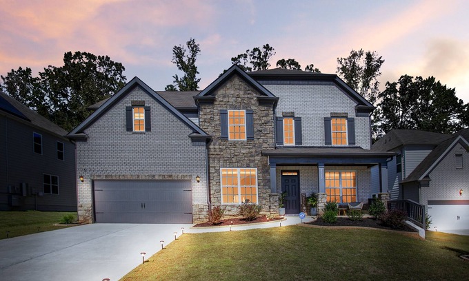 Cliftondale House | Luxurious, Lavish 3000 Sq Ft 3BR Home! W/Big Yard