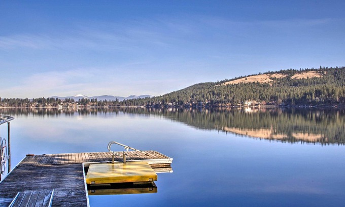 Liberty Lake House | Luxurious Liberty Lake Hideaway w/Hot Tub!