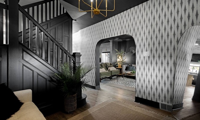 South Hills House | Luxurious listing near Downtown Pittsburgh - Newly Renovated!