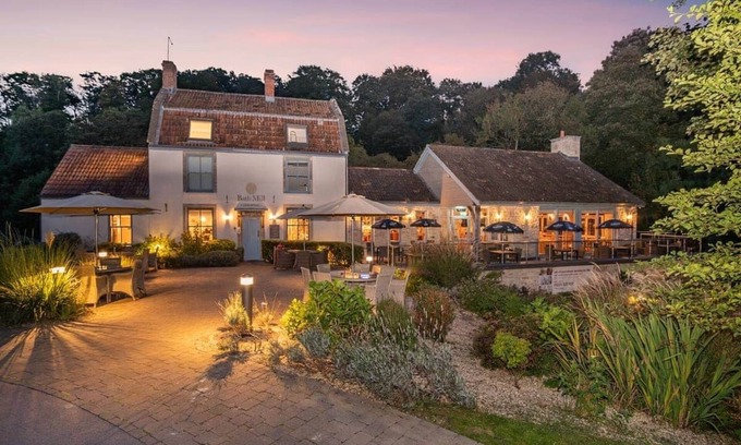 Newton St Loe Ski Chalet | Luxurious lodge with one king-size double, with en suite shower and one twin.