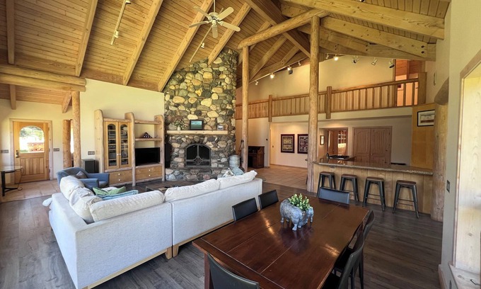 Sun Valley Cabin | Luxurious Log Home Retreat