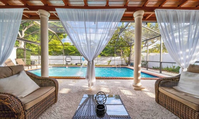 Cutler Bay Villa | Luxurious Miami Vacation Home with Pool 4BR/suites