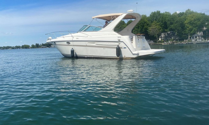 Cornelius Boat Rental | Luxurious mini yacht on Lake Norman