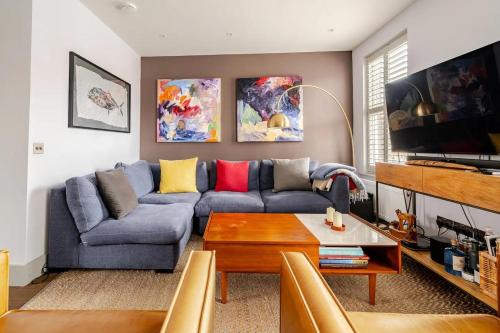 Harrow Road Apartment | Luxurious & Modern 2 bedroom Notting Hill Townhouse