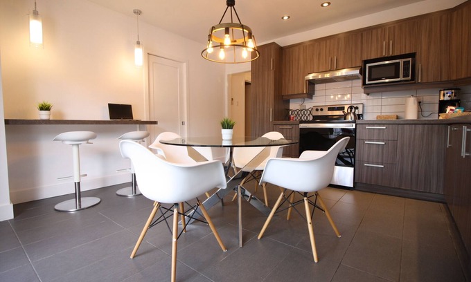 Rosemont-La Petite-Patrie Apartment | Luxurious - Modern decor, Rosemont 3 bedrooms