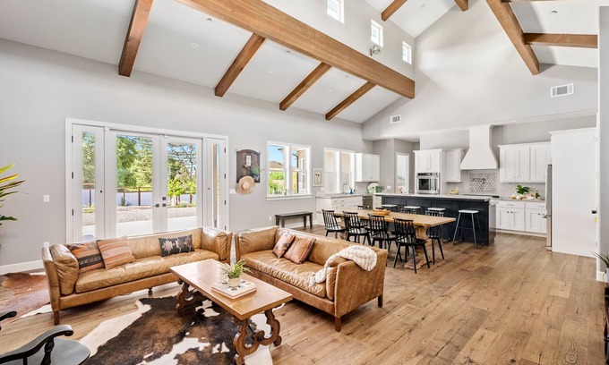 Atascadero Other | Luxurious, Modern Farmhouse in Wine Country