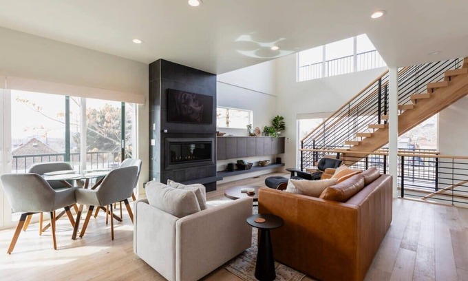 East Central House | Luxurious Mountain-View Townhouse