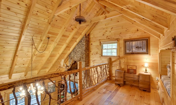 Cleveland Cabin | Luxurious Mountain Cabin w/ Chestatee River Access