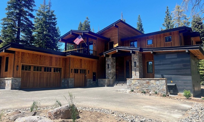 Ponderosa Palisades House | Luxurious Mountain Retreat in Schaffer’s Mill, Truckee