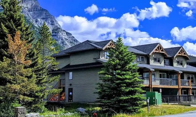 Dead Man's Flats Resort | Luxurious Multi-level Condo in Premium Resort