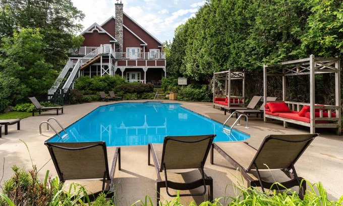 Mauricie House | Luxurious Nature Retreat | Scenic Haven Surrounded by Soothing Outdoor