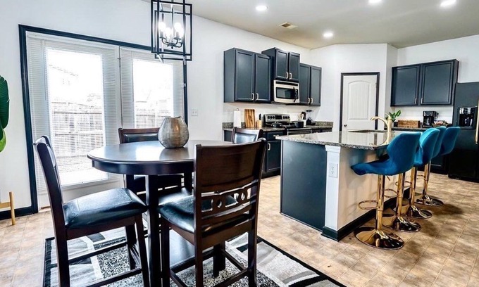 Union City House | Luxurious New ATLANTA Oasis
