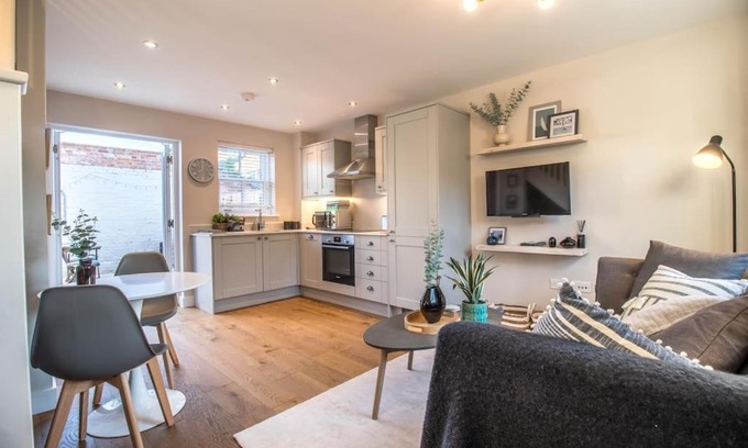Wivenhoe House | Luxurious newly built cottage in central Wivenhoe