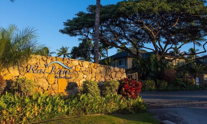 Ko Olina House | Luxurious Ocean View Condo - Steps from the beach! nsleeps 6- 3 bedroom- 2 bath