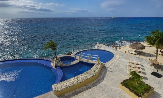Colonia Andres Condo | Luxurious Oceanview Condo in Cozumel