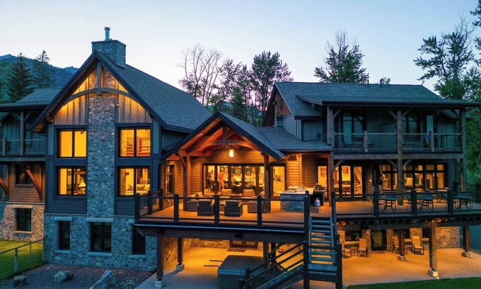 East Kootenay Ski Chalet | Luxurious, Off-Grid Lodge, Nestled in the Rockies