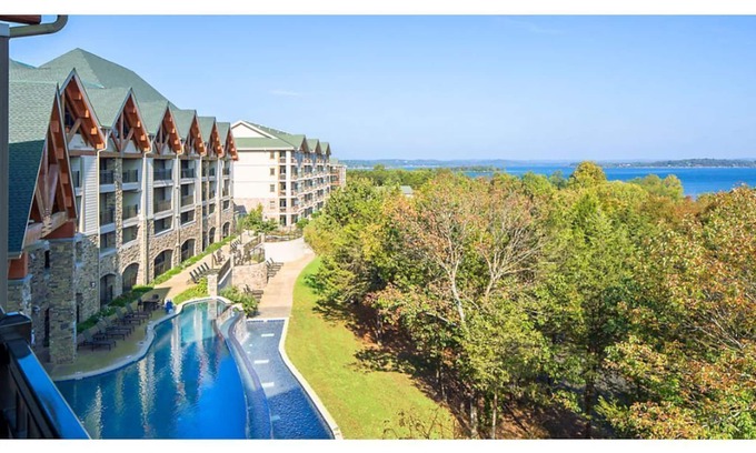 Big Cedars Villa | Luxurious Paradise Point 3BR Lodge-style Villa, with loft, on Table Rock lake