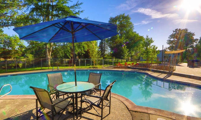 Walla Walla House | Luxurious, park like setting w/heated pool!