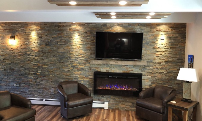Frisco Condo | Luxurious, peaceful, family and dog friendly condo right on Ten Mile Creek!