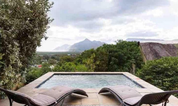 Capri House | Luxurious Peaceful Mountain Retreat-Heated Pool