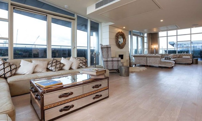 Castlefield Apartment | Luxurious Penthouse with a beautifully landscaped terrace