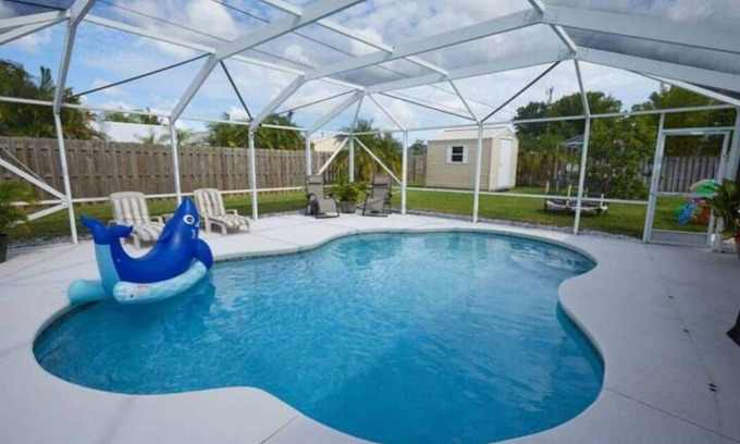 Port Saint Lucie Cottage | Luxurious Pool Cottage Sleep 2