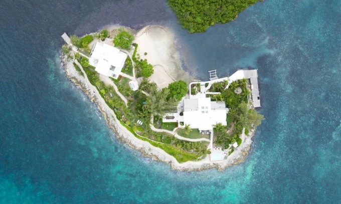 Spanish Wells House | Luxurious Private Island off Harbour Island - Pool, Beach, Boats, Staff