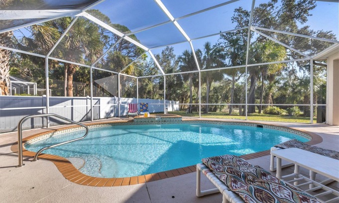 South Venice Villa | Luxurious Private Villa, Large Heated pool, 1 mile to beach, 3 King Beds, Wi-fi