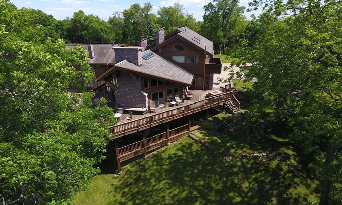Elizabeth House | LUXURIOUS RANCH, 360 VIEWS, NEAR GALENA TER., 300 ACRES, TRAILS, PONDS, ANIMALS