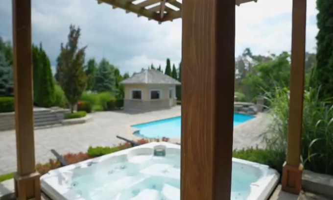 Richmond Hill House | Luxurious retreat with endless entertainment options