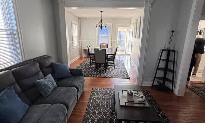 Glasser House | LUXURIOUS RETREAT IN A TRANQUIL SMALL TOWN FOR A PEACEFUL GETAWAY