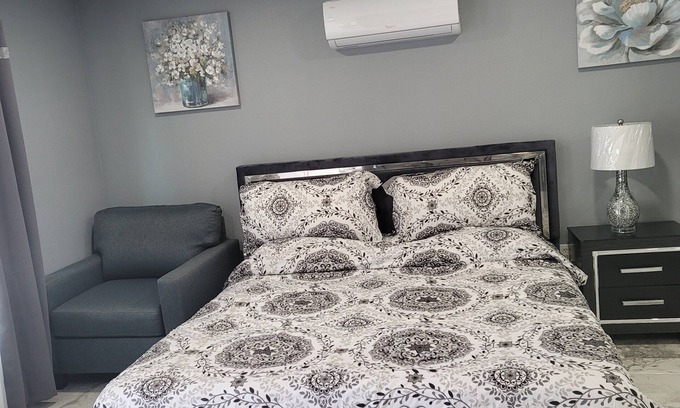 Egypt Lake-Leto Apartment | luxurious room close to everything