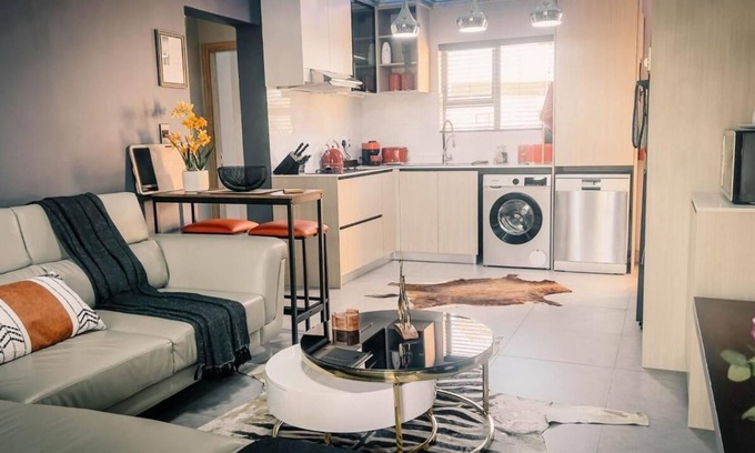 Ekurhuleni Apartment | Luxurious Self-catering Apartment in Benoni With Private Entrance