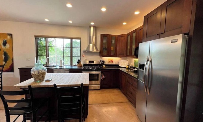 Vista Encantada House | Luxurious, Serene Guest House Only 2 miles from Famed Santa Fe Plaza