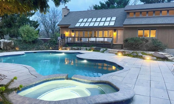 Mcafee House | Luxurious Ski in-Ski Out Mnt. Creek/Hot tub/Tennis & Pickleball/Heated pool/Golf
