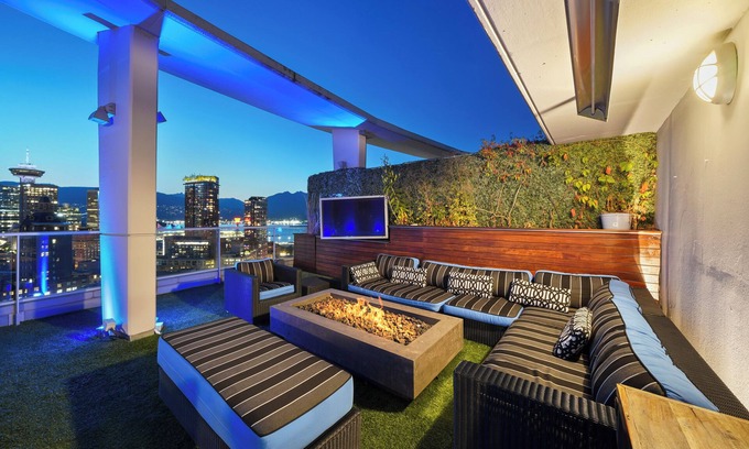 Crosstown Apartment | Luxurious Skyview Penthouse with Stunning Mountain/Ocean views w/hot-tub