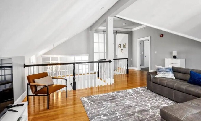 Dorchester House | Luxurious Spacious 3BD/2.5BA Condo w/Garage & Pool