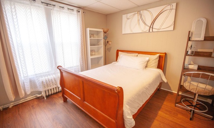 Waterbury Apartment | Luxurious, Spacious Apartment. Free Parking, Close By to Highways and Essentials