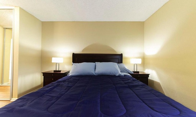 Santa Ana Heights Apartment | Luxurious stay near the beach