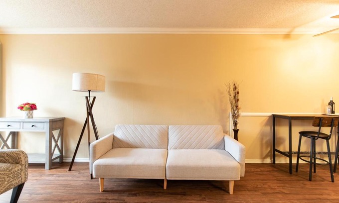 Santa Ana Heights Apartment | Luxurious stay near the Beach