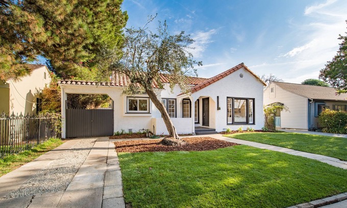 North Hollywood House | Luxurious Studio City Home