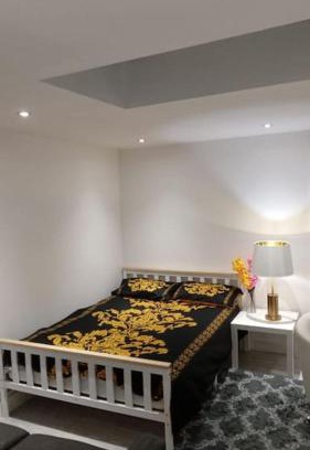 Thamesmead Apartment | Luxurious & Stylish Flat, Access to Public Transport & Shops