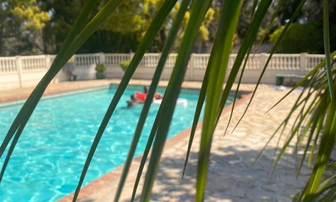 Bulawayo Apartment | Luxurious Suite With Outdoor Pool - 2171