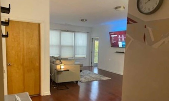 West End Condo | Luxurious top floor 2 bed/ 2 bath condo