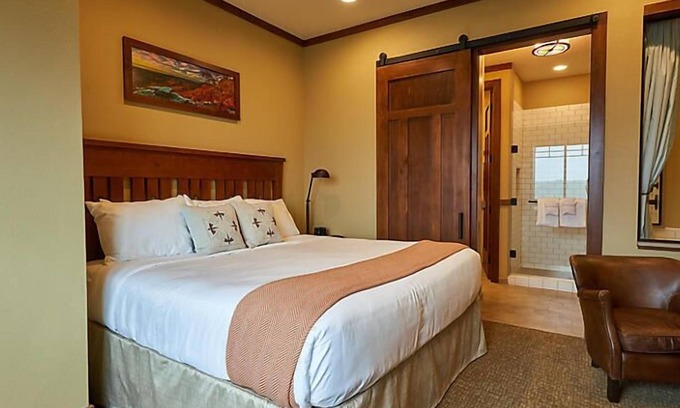 Ridgedale Resort | Luxurious units at The Cliffs at Long Creek!