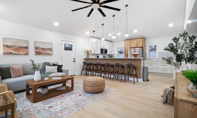Beachwood House | Luxurious Retreat with Sauna & Modern Design