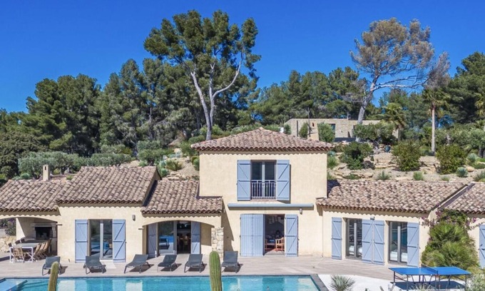 Saint-Cyr-sur-Mer House | Luxurious villa with sea view and swimming pool in Saint-Cyr sur mer