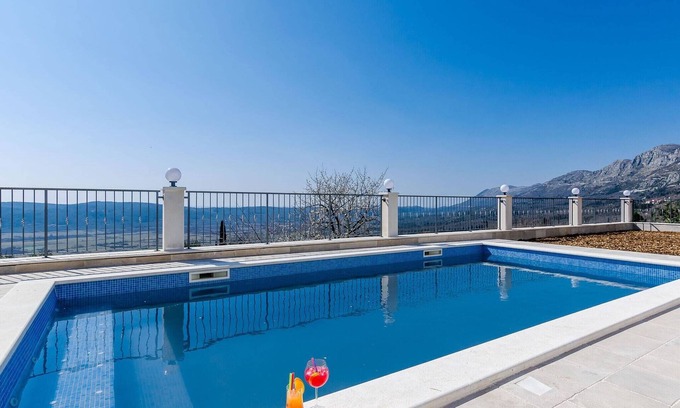 Pridvorje Villa | Luxurious Villa in Gruda with Pool