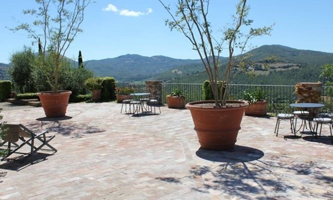 Spedalicchio Villa | Luxurious villa on Tuscan/Umbria Border that sleeps up to 28