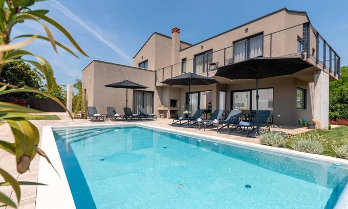Farini Villa | Luxurious Villa Perlin with swimming pool